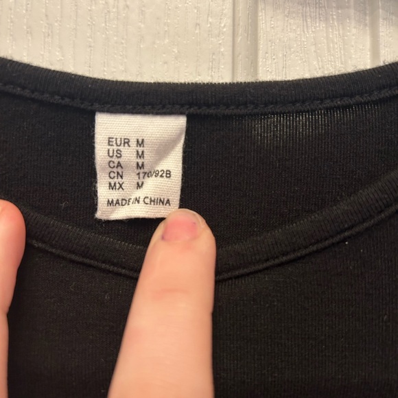 Black Long Sleeve Crop Top - Picture 3 of 5